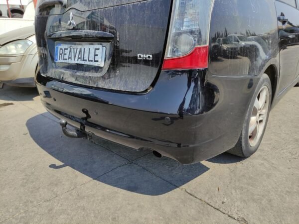 Paragolpe trasero Mitsubishi Grandis 2.0 DI-D (136 cv) - Imagen 2
