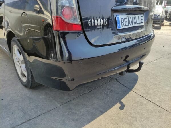 Paragolpe trasero Mitsubishi Grandis 2.0 DI-D (136 cv) - Imagen 3