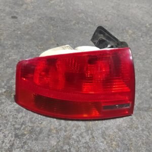 Piloto trasero izquierdo Audi A4 (B7 8E) 1.9 TDI (115 cv)