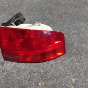 Piloto trasero derecho Audi A4 (B7 8E) 1.9 TDI (115 cv)