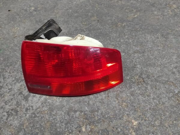 Piloto trasero derecho Audi A4 (B7 8E) 1.9 TDI (115 cv)