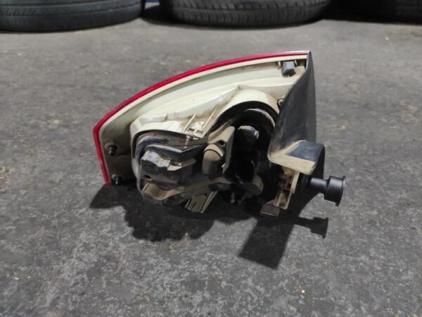 Piloto trasero derecho Audi A4 (B7 8E) 1.9 TDI (115 cv) - Imagen 2