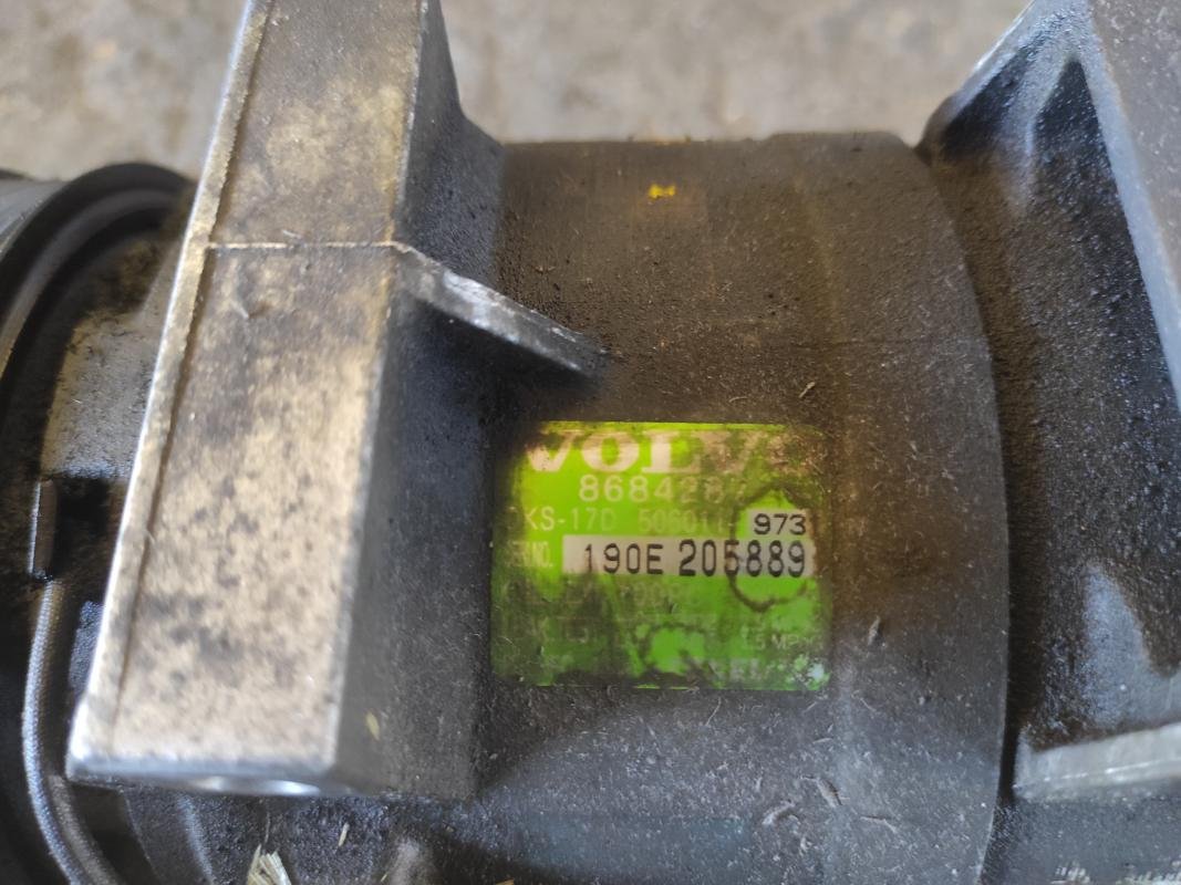 Compresor aire acondicionado Volvo V70 II 2.4 D (163 cv) - Imagen 5