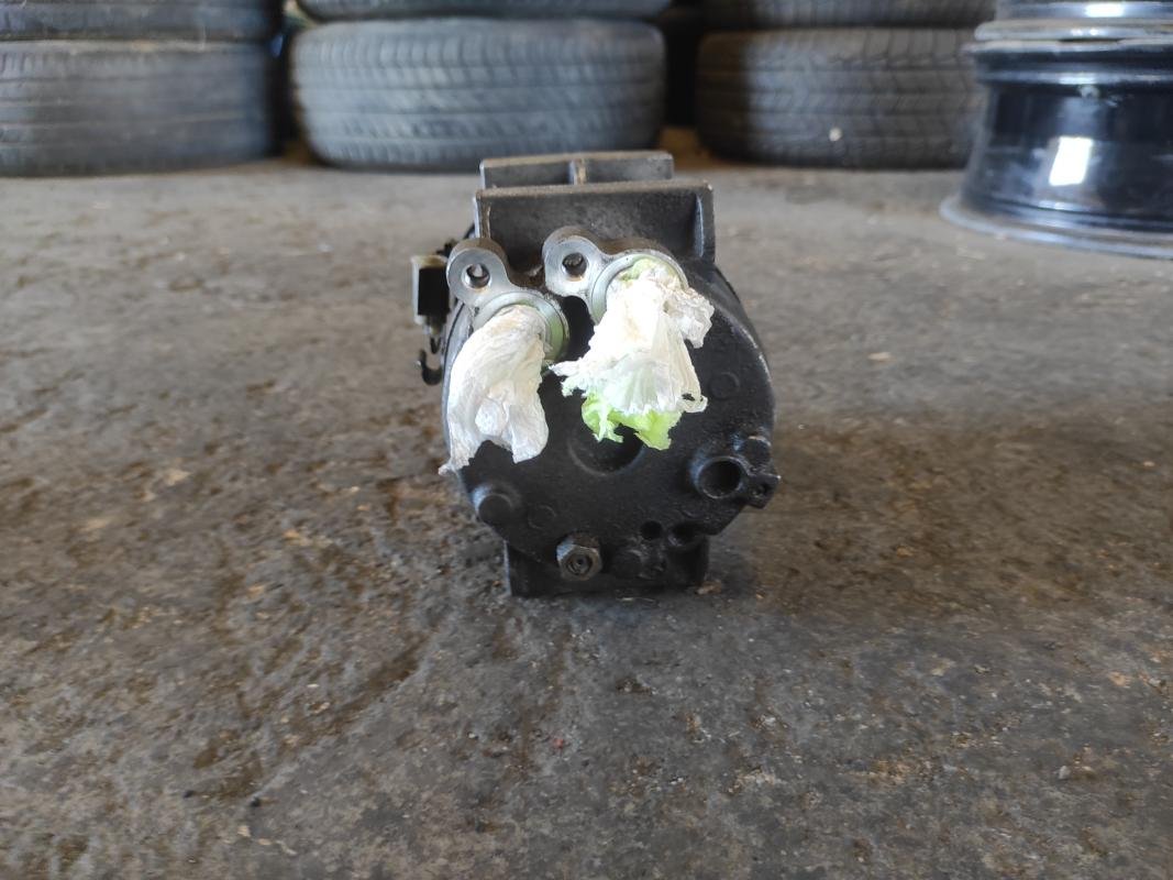 Compresor aire acondicionado Volvo V70 II 2.4 D (163 cv) - Imagen 4