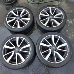 Llantas de 19 pulgadas Nissan Qashqai II del 2014, 19x7J 40, con neumáticos 225/45R19 96W Kormoran del 2022 y neumáticos 225/45R19 96Y Uniroyal del 2018.