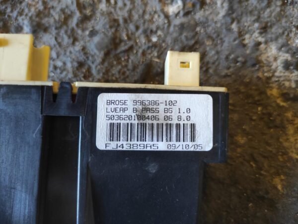Motor elevalunas delantero derecho Peugeot 307 CC 2.0 16V (140 cv) - Imagen 4