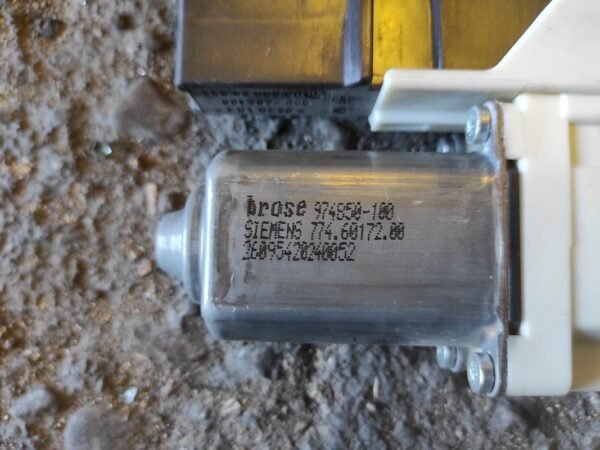 Motor elevalunas delantero derecho Peugeot 307 CC 2.0 16V (140 cv) - Imagen 2