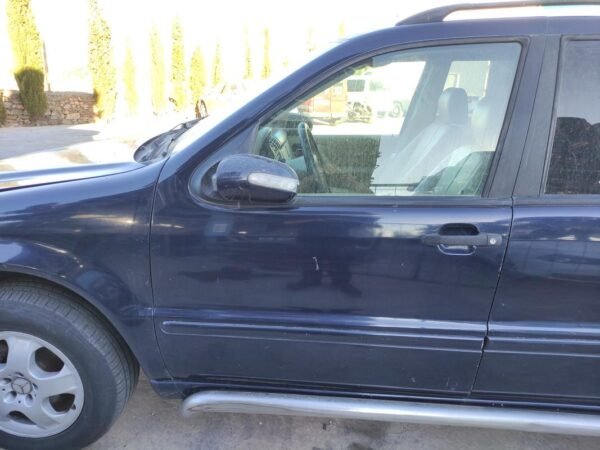Puerta delantera izquierda Mercedes Benz ML (W163) ML 270 CDI (163 cv)