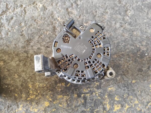 Alternador Volvo XC70 III 2.4 D5 (205 cv) AWD - Imagen 3