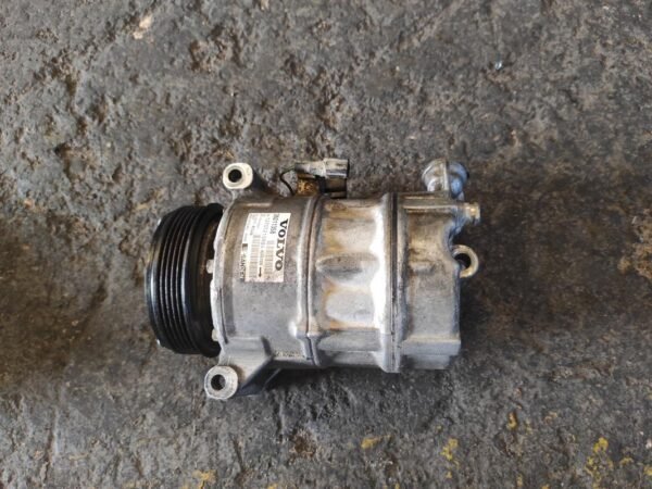 Compresor aire acondicionado Volvo XC70 III 2.4 D5 (205 cv) AWD - Imagen 2