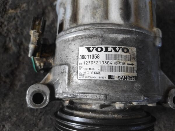 Compresor aire acondicionado Volvo XC70 III 2.4 D5 (205 cv) AWD - Imagen 4