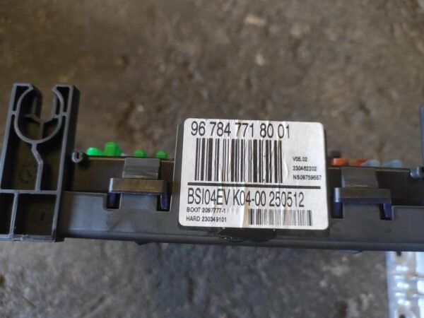 Caja de reles / fusibles Peugeot 3008 (Versión 2013) 2.0 BlueHDi (150 cv) - Imagen 2