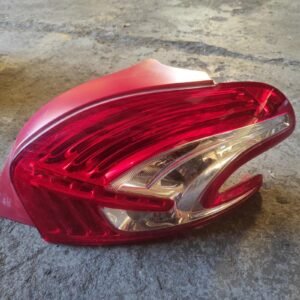 Piloto trasero derecho Peugeot 208 1.2 VTi (82 cv)