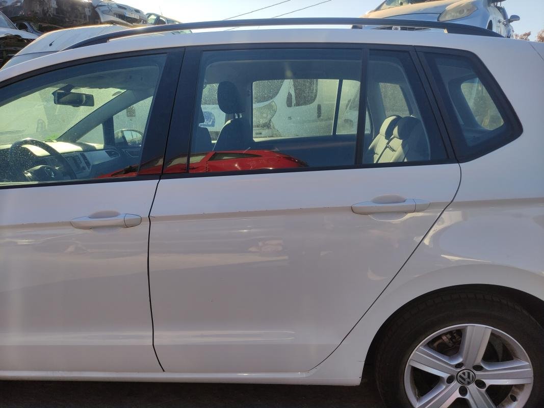 Puerta trasera izquierda Volkswagen Golf VII Sportsvan 1.6 TDI (110 cv) BMT DSG