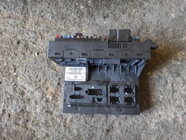 Caja de reles / fusibles Mercedes Benz Clase E (W211) E 270 CDI (177 cv) Automatico