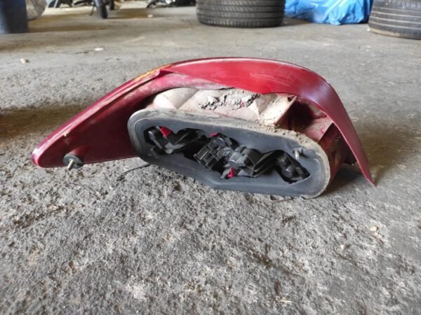 Piloto trasero derecho Peugeot 307 1.6 HDi (110) - Imagen 2