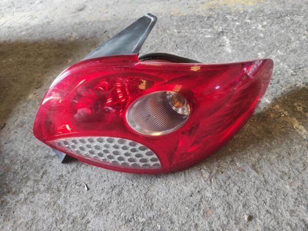 Piloto trasero derecho Peugeot 206+ (T3E) 1.1 (60 cv)