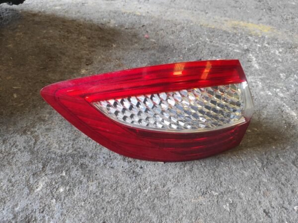 Piloto trasero izquierdo Ford MONDEO IV Turnier 2.0 TDCi (140 CV)
