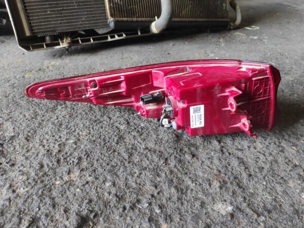 Piloto trasero derecho Kia Sportage IV 1.6 CRDi (115cv) - Imagen 2