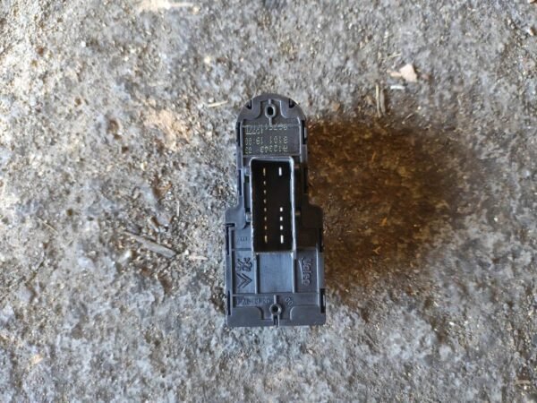 Mando elevalunas delantero izquierdo Peugeot 208 1.2 VTi (82 cv) - Imagen 2