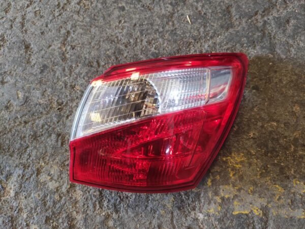 Piloto trasero derecho Nissan Qashqai+2 2.0i (141 cv)