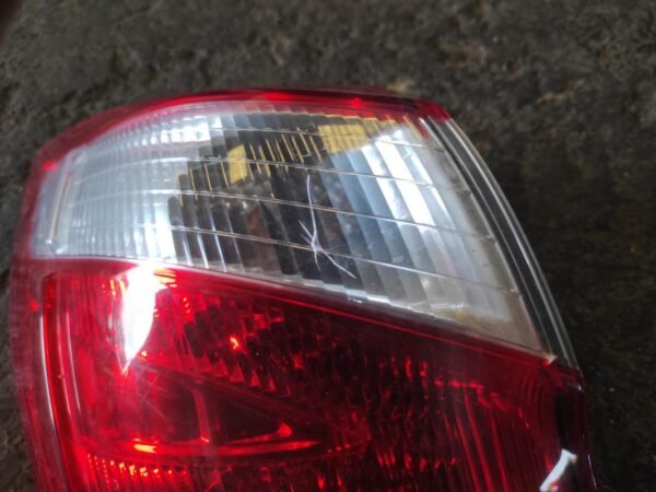 Piloto trasero izquierdo Nissan Qashqai+2 2.0i (141 cv) - Imagen 2