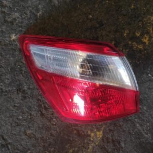 Piloto trasero izquierdo Nissan Qashqai+2 2.0i (141 cv)
