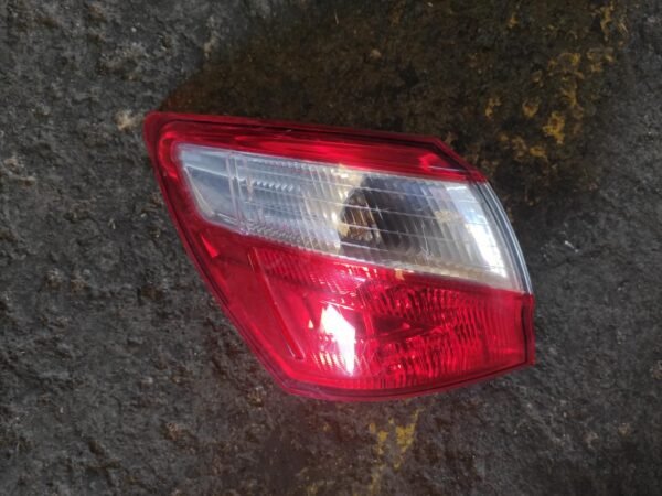 Piloto trasero izquierdo Nissan Qashqai+2 2.0i (141 cv)