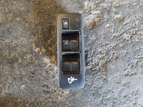 Mando elevalunas delantero izquierdo Nissan Qashqai+2 2.0i (141 cv)