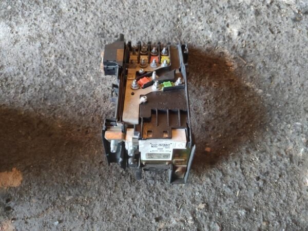 Caja de reles / fusibles Peugeot 3008 1.6 VTI (120 cv)