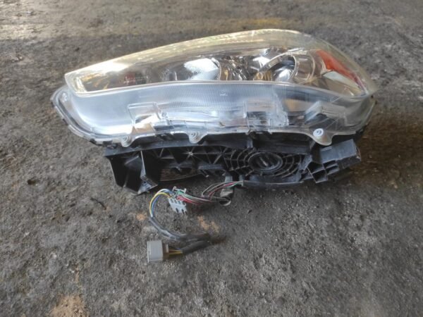 Faro izquierdo Mitsubishi ASX 1.6 DOHC MIVEC (117 cv) 2WD - Imagen 3