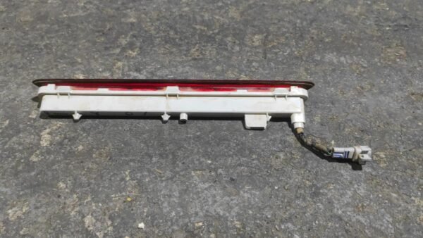 Luz de central de freno Toyota Hilux Double Cab VIII 2.4 D-4D (150 cv) 4WD S&S - Imagen 2