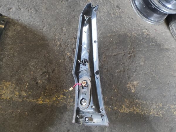 Piloto trasero derecho Mitsubishi Grandis 2.0 DI-D (136 cv) - Imagen 2