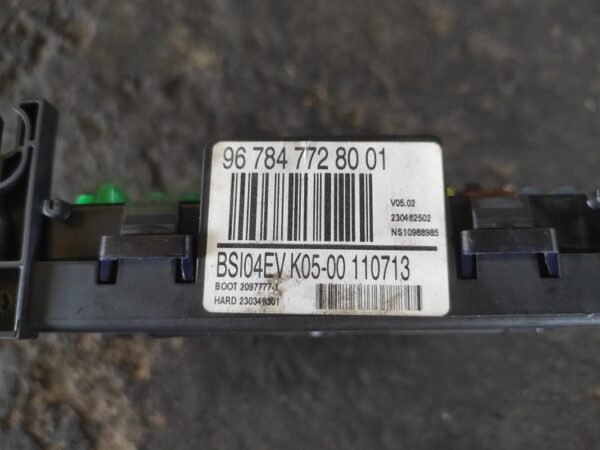 Caja de reles / fusibles Peugeot 308 SW I (Versión 2011) 1.6 HDI (115v) - Imagen 2
