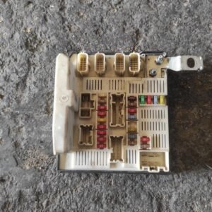 Caja de reles / fusibles Renault Megane II CC 2.0 DCI (150 CV)