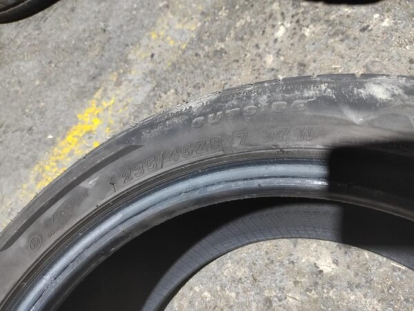 Juego de Neumáticos Tracmax 235/45R17, año 2022. - Imagen 2