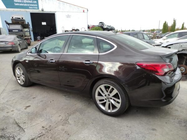 Despiece Opel Astra J Sedan 1.7 CDTI (130 cv) Ecotec 2012 - Imagen 3