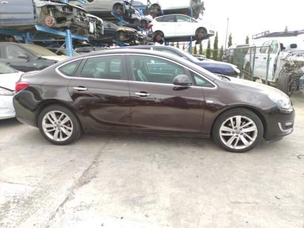 Despiece Opel Astra J Sedan 1.7 CDTI (130 cv) Ecotec 2012 - Imagen 2