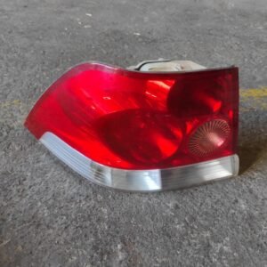 Piloto trasero izquierdo Opel Astra H Sedan 1.6i 16V (115 cv)