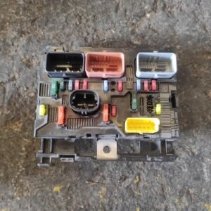 Caja de reles / fusibles Peugeot 307 Station Wagon 1.6 HDi (90 cv)