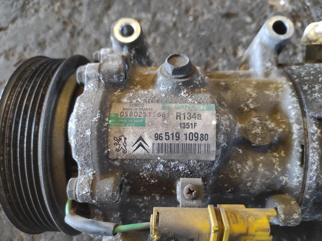 Compresor aire acondicionado Citroen C4 I Hatchback (Fase I, 2004) 1.6 HDi 16V (90 cv) - Imagen 4