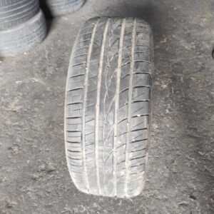 Nuemático Sunitrac 235/50R18, año 2021.
