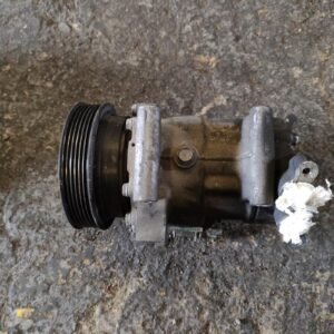 Compresor aire acondicionado Renault Clio III 1.5 dCi 8V (68 cv)