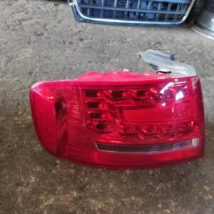 Piloto trasero izquierdo Audi A4 (B8) Versión 2011 2.0 TDI (136 cv)