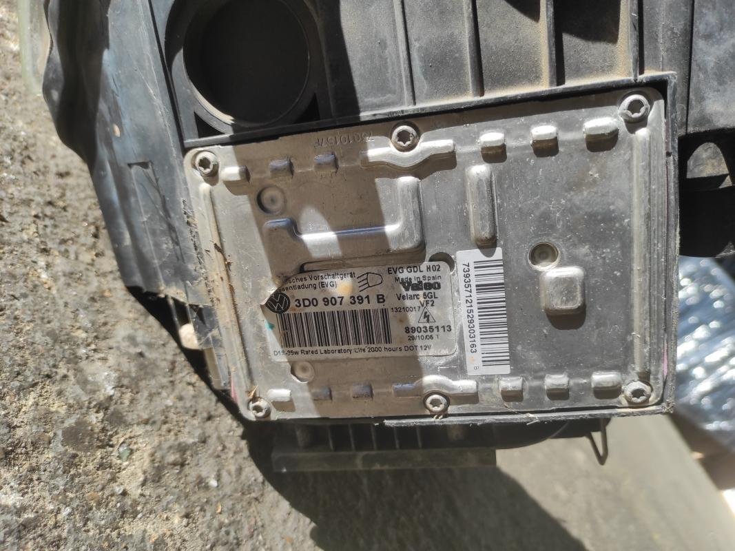 Faro derecho Volkswagen Passat (B6) 2.0 TDI (140 cv) - Imagen 4