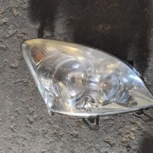 Faro derecho Toyota Corolla Verso III 2.2 D-4D (136 cv)