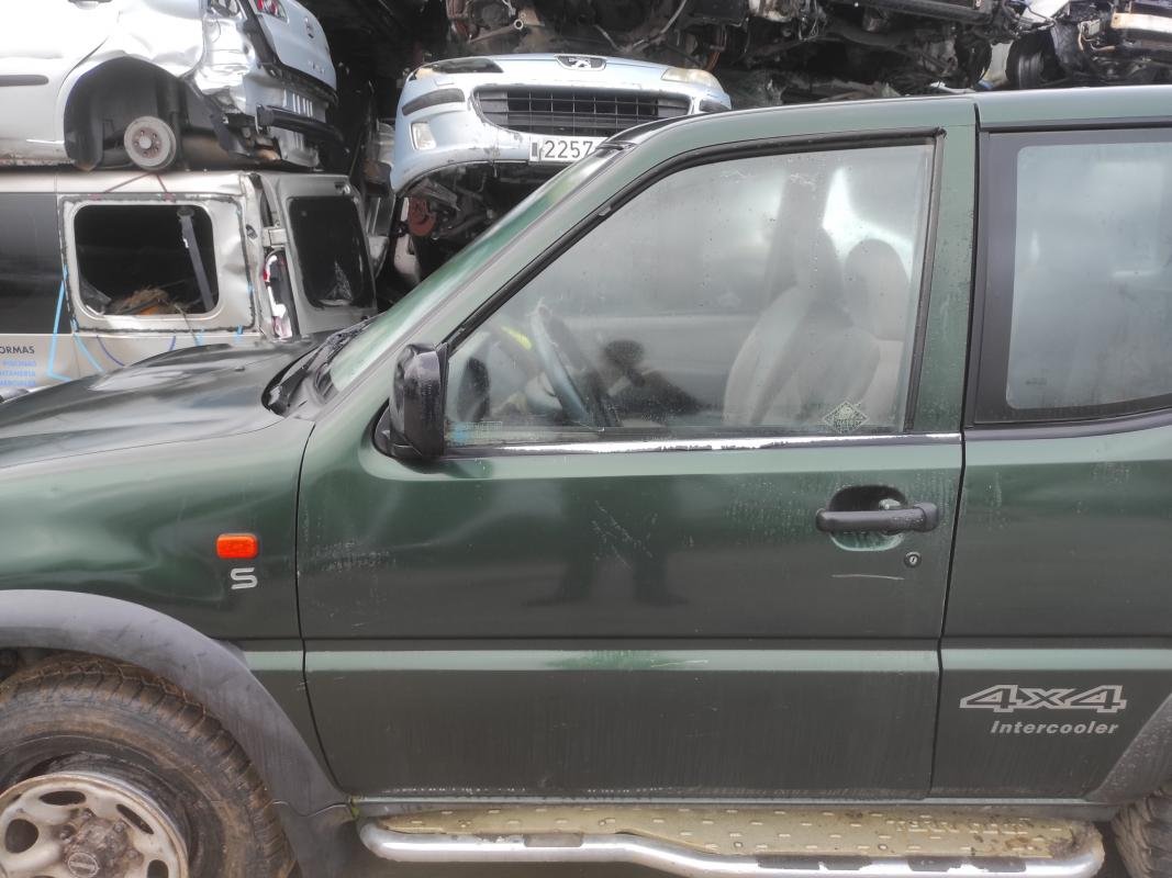 Puerta delantera izquierda Nissan Terrano II (R20) 2.7 i TDi (3 dr) (125 cv)