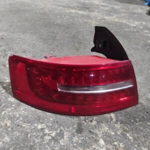 Piloto trasero izquierdo Audi A6 (4F,C6 Versión 2008) 2.0 TDIe (136 cv) DPF