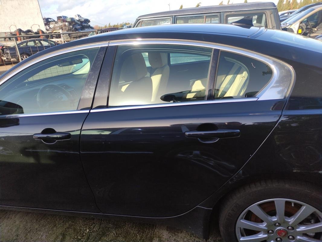 Puerta trasera izquierda Jaguar XE (X760) 2.0d (180 cv) Automatico