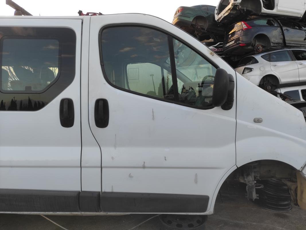 Puerta delantera derecha Nissan Primastar Autobús (X83) dCi 115 (114 cv)